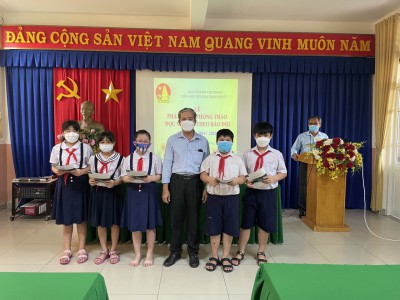 Liên đội TH Định Phước tổ chức phát động phong trào" Đọc và làm theo báo Đội" năm học 2021-2022